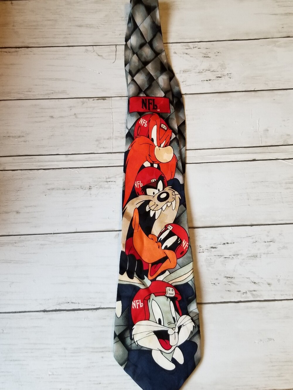 Vintage Silk 90s Looney Tunes NFL Novelty Football Bugs Bunny Daffy Necktie